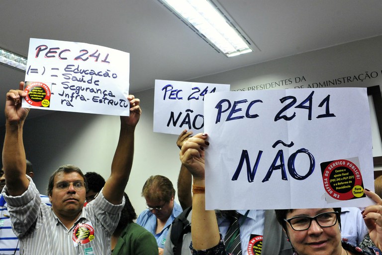 Juristas comentam PEC 241 e apontam os graves retrocessos que ela representa