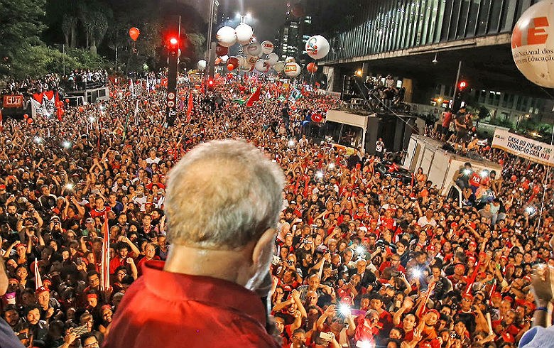 Ato em SP contra a reforma da Previdência terá Lula na Paulista. Ônibus e metrô param