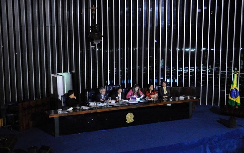No escuro, senadoras resistem: ‘Esse é um caminho sem volta’