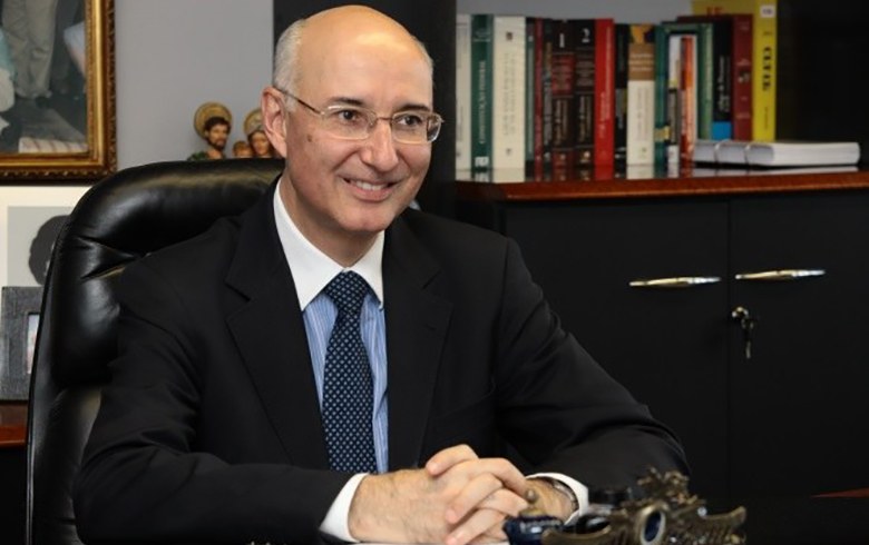 Presidente do TST derruba liminar que suspendia demissões em universidade