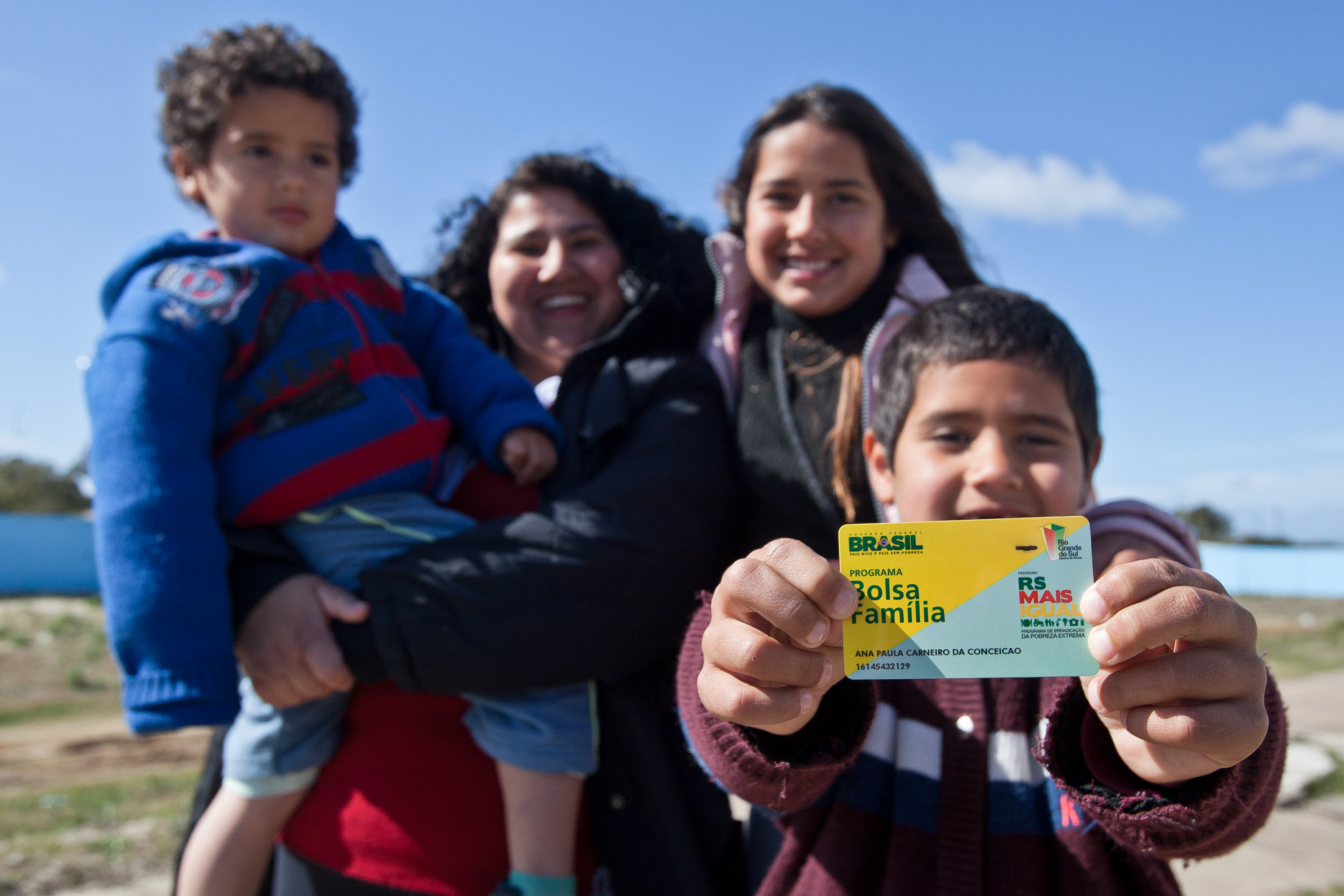 Bolsa Família completa 15 anos como referência internacional, mas sob ameaça